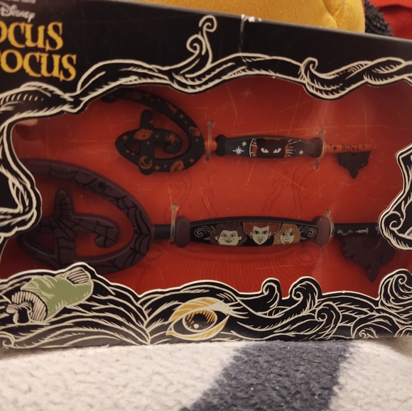 Disney Other - 🤩RESERVED🤩 Disney Hocus Pocus Collectible Key Set 2021 Special Edition